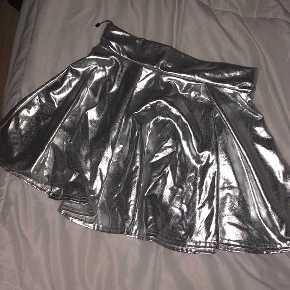 Metallic Silver Skirt - Picture 1 of 1